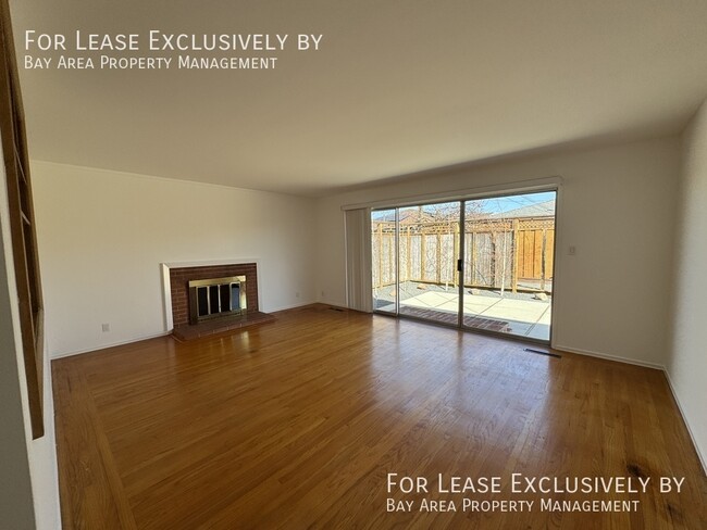 Foto del edificio - Spacious 3 BR/ 2 BA House with Mid-Century...