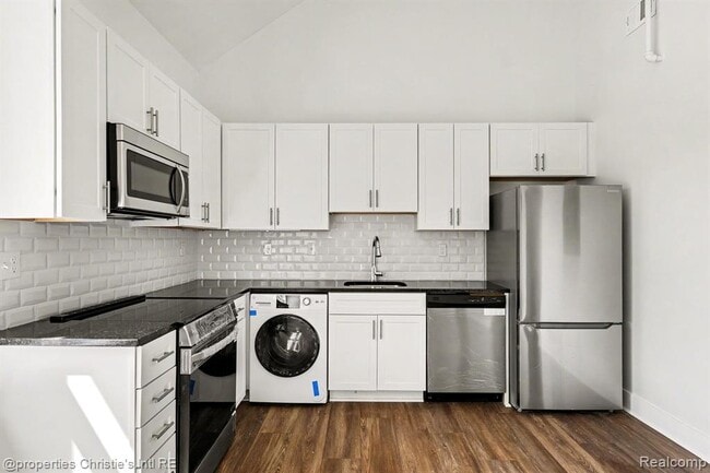 Building Photo - 4735 Rohns St