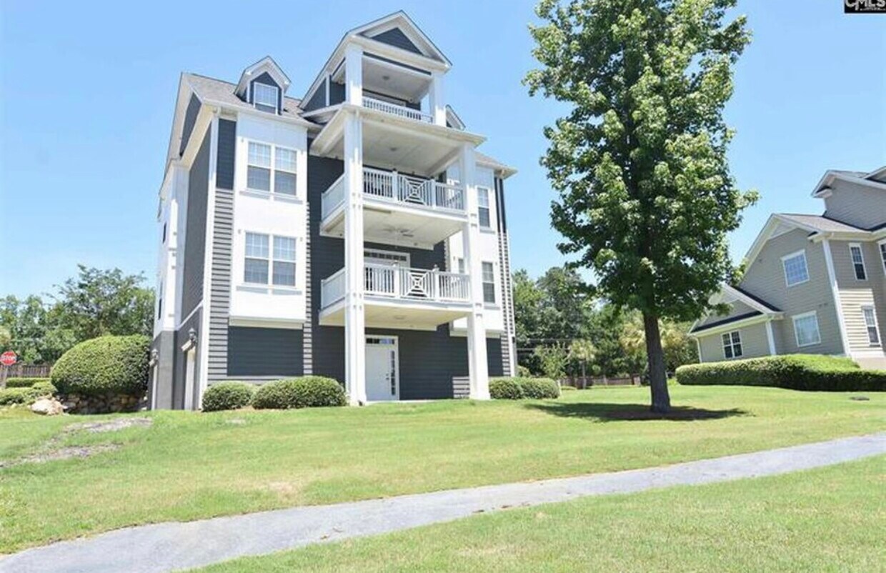 Primary Photo - 124 Sandlapper Way