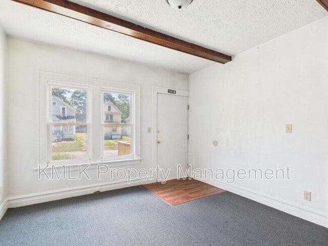 Building Photo - 533 Gage St