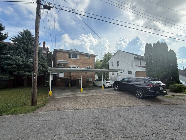 Foto del edificio - 1610 Oakmont St NW