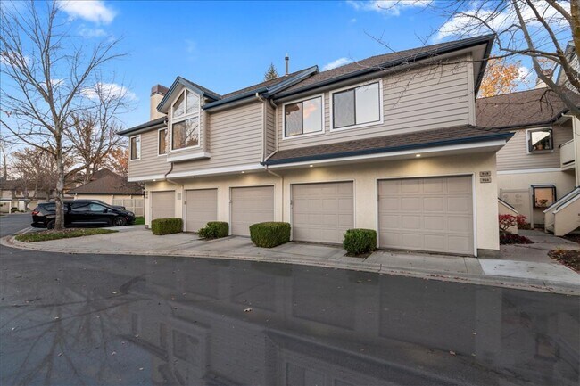 Foto del edificio - 2-bedroom 2-bathroom condo, located steps from the Boise River Greenbelt