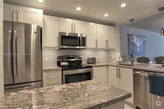 Building Photo - 470 Paradise Isle Blvd