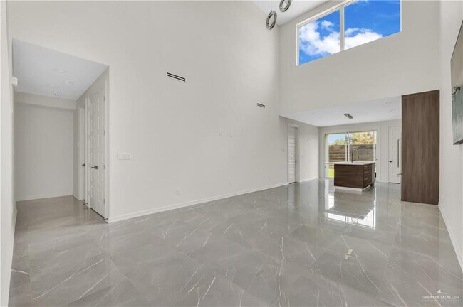 Building Photo - 2213 Corales St