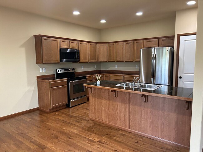 Foto del edificio - 4 Bedroom, 2.5 Bath Home in Larimer Crossing