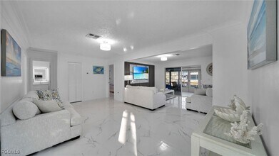 Building Photo - 2758 Bruce St