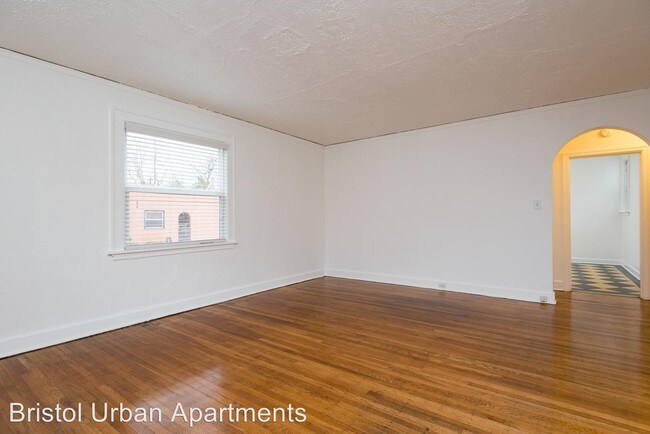 Building Photo - 922 NE 23rd Ave