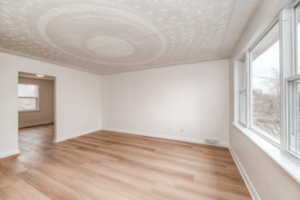 Building Photo - 98 Ellis Av