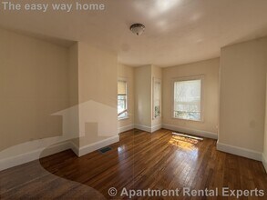 Building Photo - 55 Bonair St