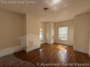 Building Photo - 55 Bonair St