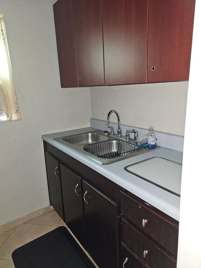 Foto del edificio - Furnished Studio with Carport & Storage - ...