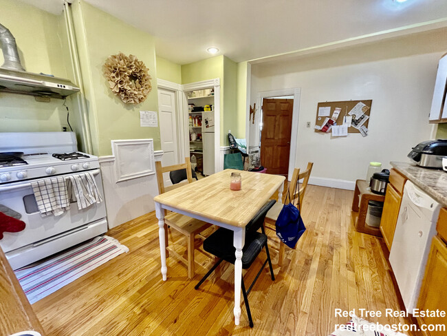Building Photo - 46 Aspinwall Ave