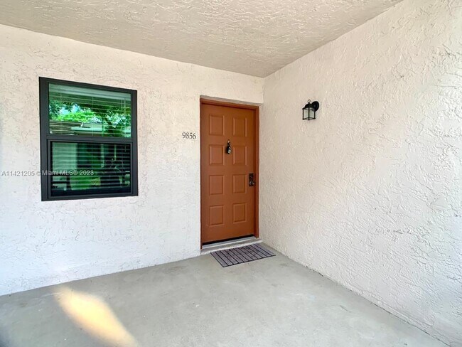 Foto del edificio - 9856 NW 3 St