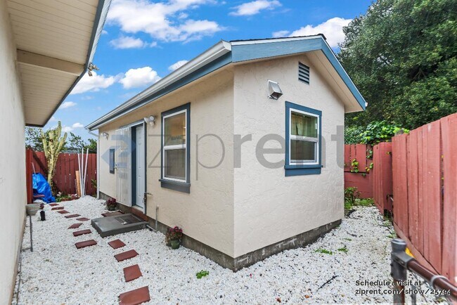 Foto del edificio - 1810 Hillcrest Rd