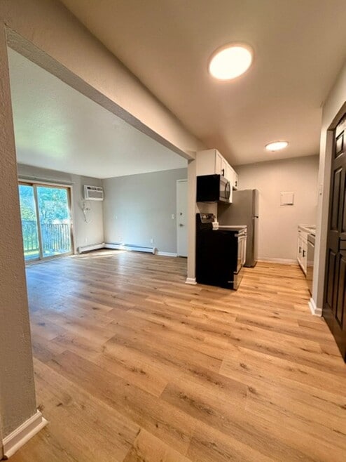 Building Photo - Peppertree Apartments