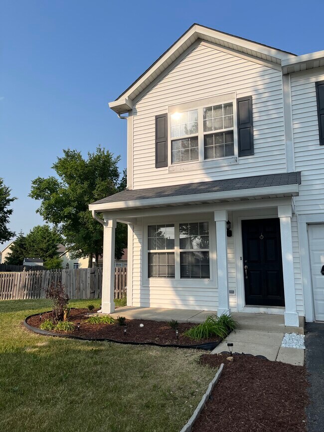 Building Photo - 402 Alyssa St