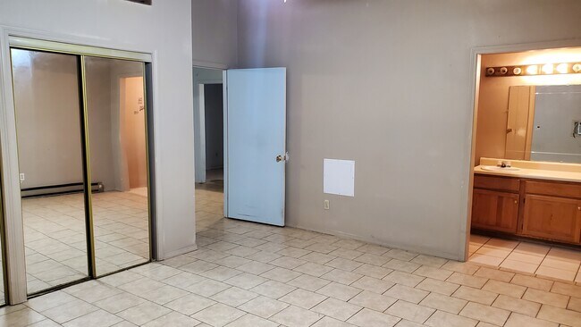 Building Photo - 207 Pleasant Ave