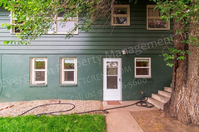 Building Photo - 1702 Mathews St