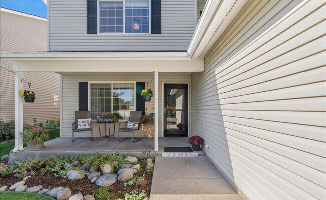 Foto del edificio - 4995 N Tasman Dr