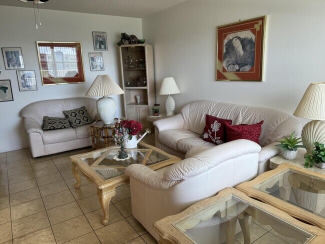 Building Photo - 4040 Exeter C