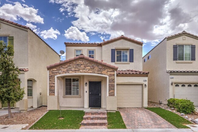 Building Photo - Beautiful 2Story House Located on the Sout...