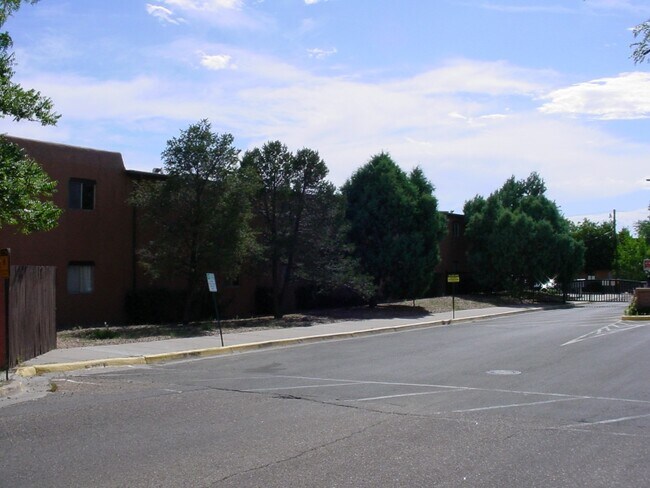 Building Photo - 2800 Cerrillos Rd