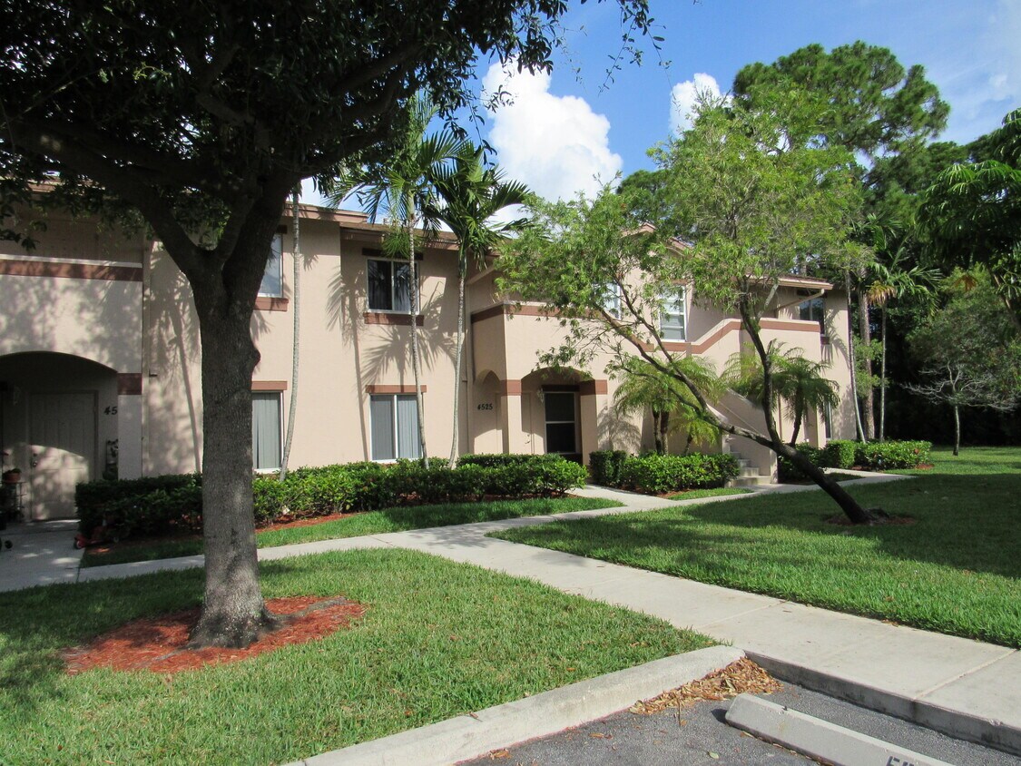 Foto principal - 4525 Oak Terrace Dr