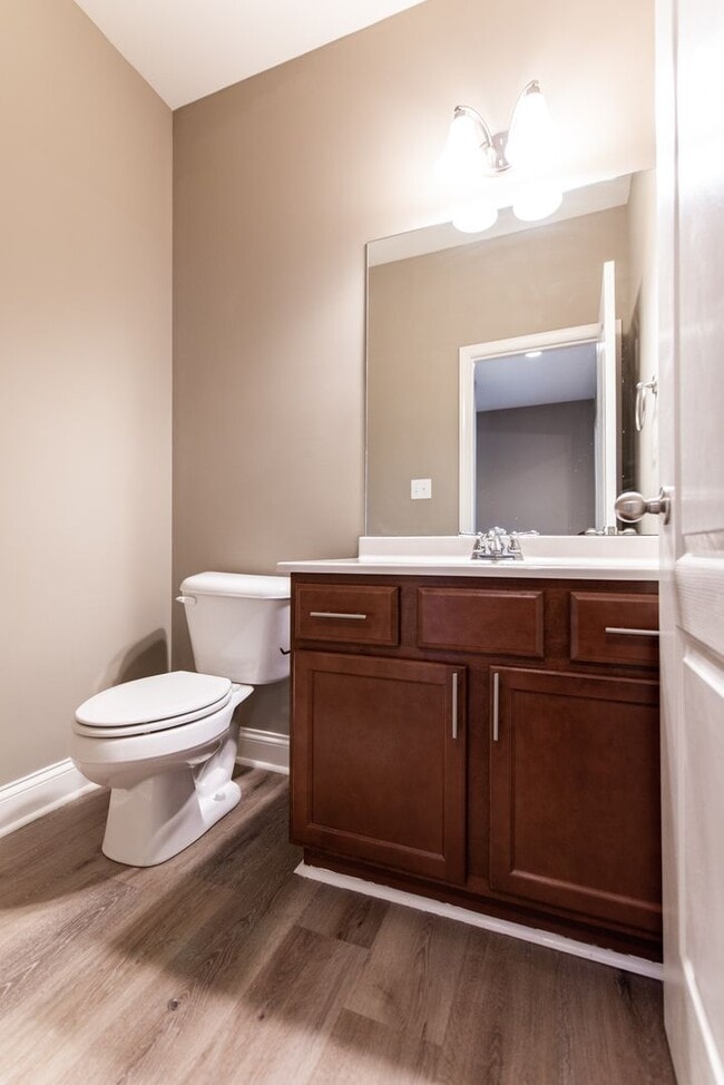 Building Photo - 4 Bedroom 2 Bath in Fisherville!
