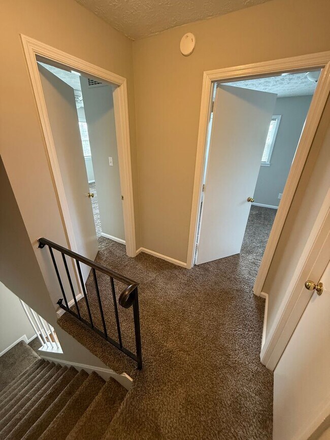 Foto del edificio - 3-bedroom, 2 full bath duplex in the desirable Lansdowne area offers comfort and convenience.