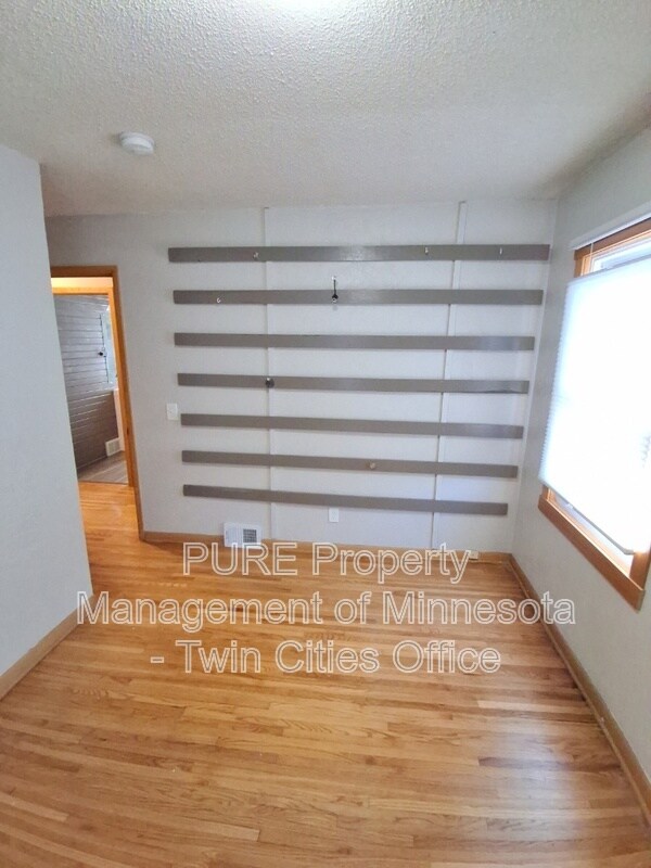 Building Photo - 731 Utah Ave S