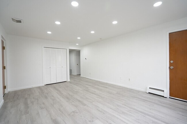 Building Photo - 34 Pleasant Dr