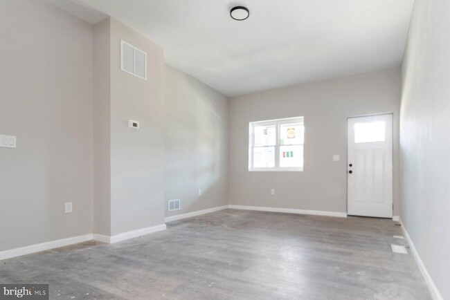 Building Photo - 3026 W Garrison Ave
