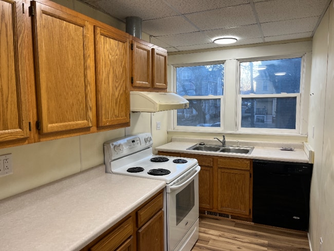 Building Photo - 1220 6th Ave