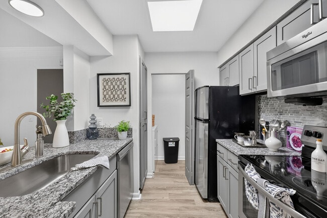 Building Photo - Vetra West End