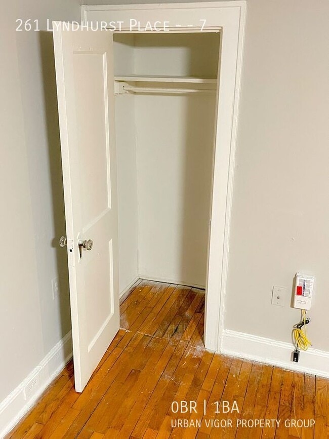 Photo - 261 Lyndhurst Pl Apartment