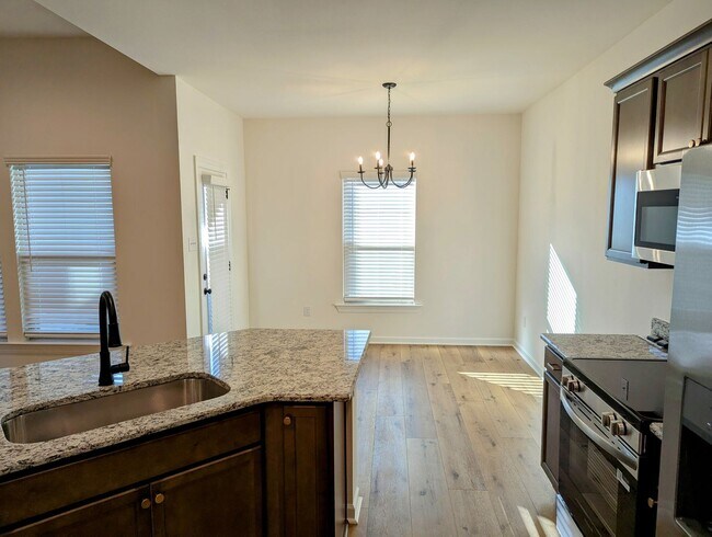 Foto del edificio - Welcome to Metairie Place!