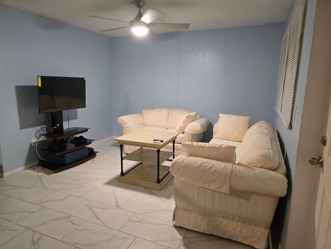 Foto del edificio - 8521 Canaveral Blvd