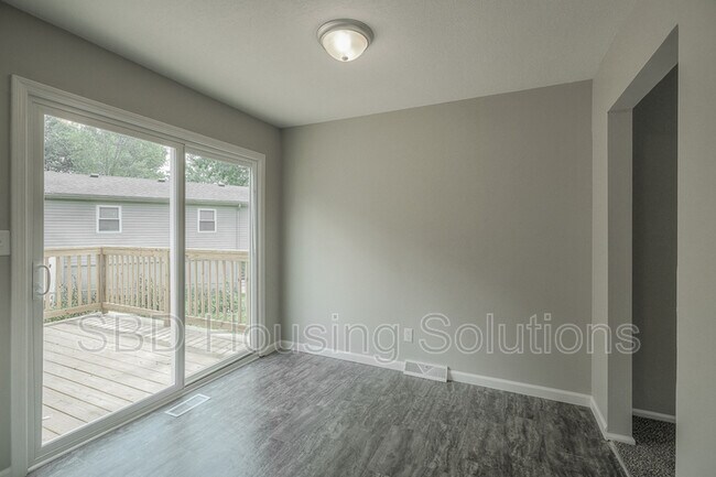 Building Photo - 1012 E Langsford Rd