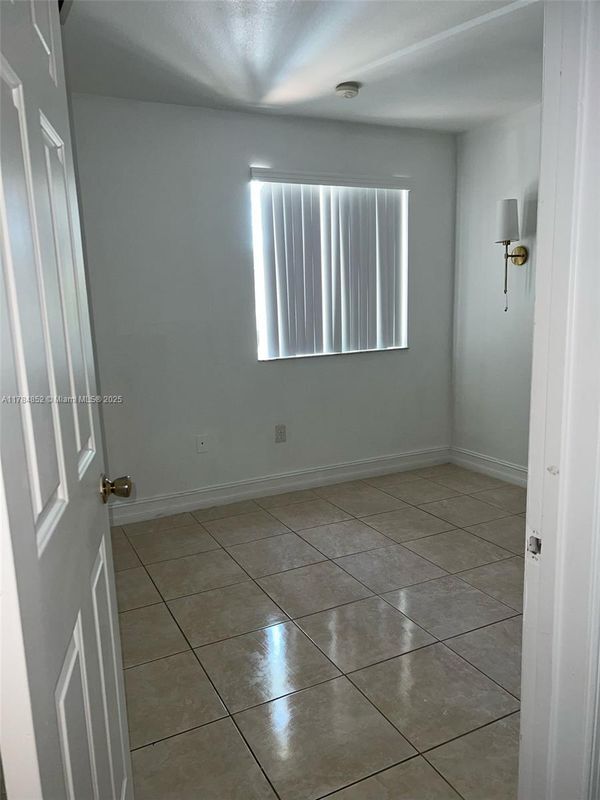 Primary Photo - 2460 SE 15th Pl