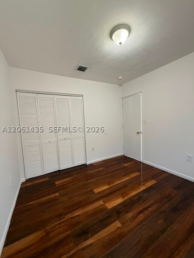 Foto del edificio - 2458 NW 82nd St