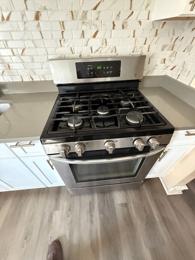 Foto del edificio - Wonderful three bedroom home for rent in O...