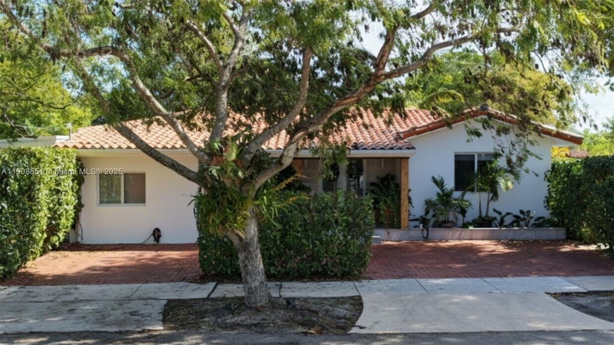 Foto principal - 1345 SW 60th Ct