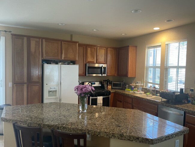 Building Photo - 210 Anjou Cir