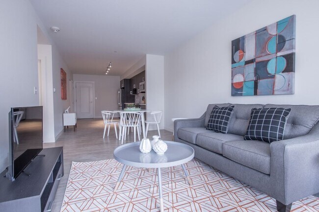 Building Photo - 903 Beacon St