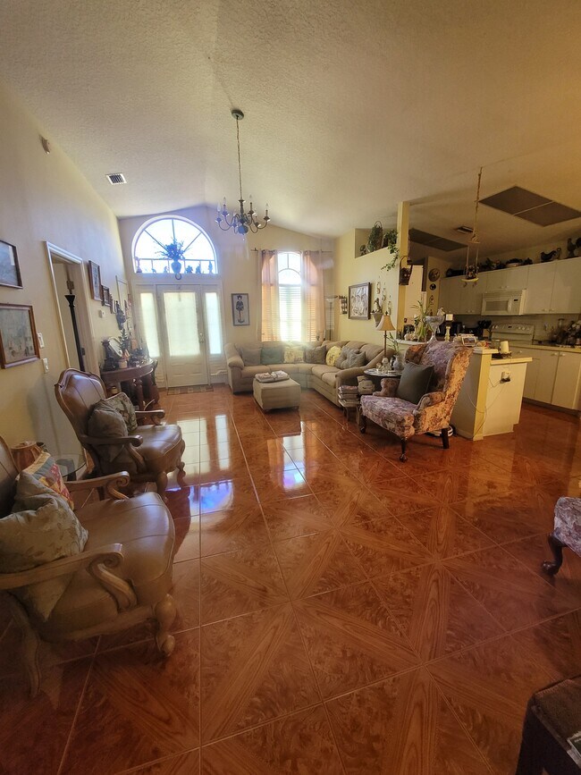 Foto del edificio - 8430 Madrid Rd