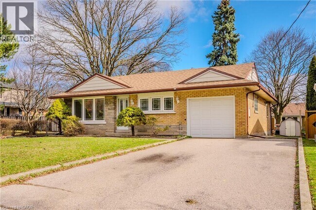 Photo du bâtiment - 110 Melrose Ave