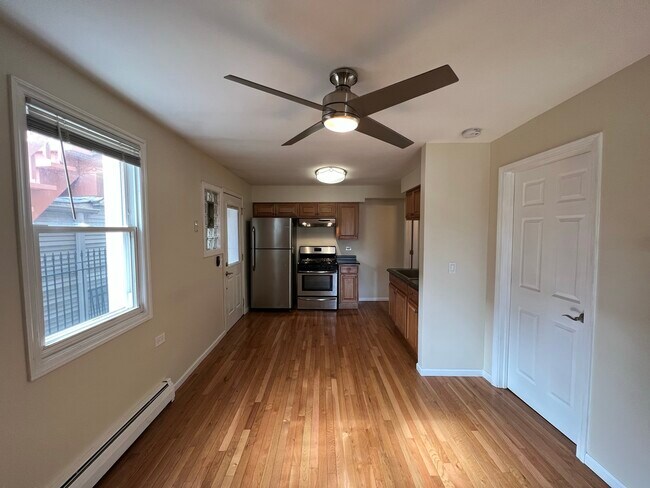 Foto del edificio - 4334 N Newcastle Ave