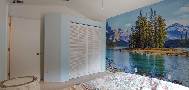 Building Photo - 16835 Le Clare Shores Dr