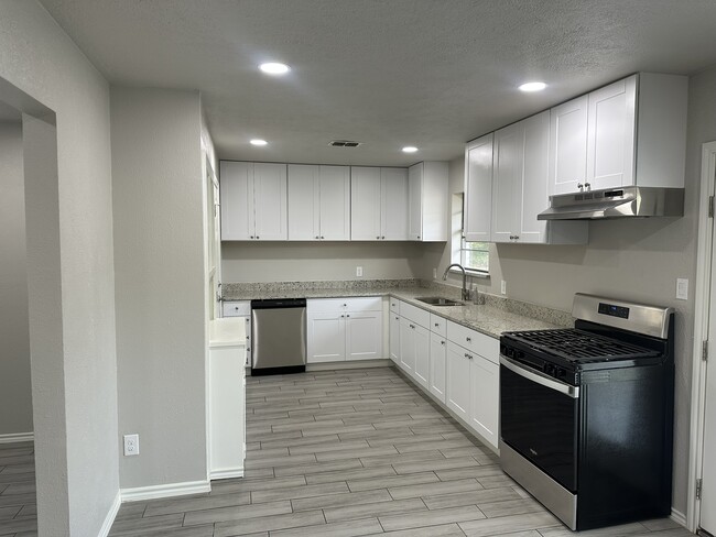 Kitchen - 305 Mimosa St House