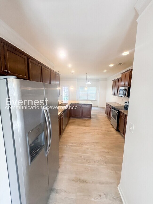Foto del edificio - Spacious Home with Fenced Yard & Garage Access / 4 Bed & 3.5 Bath / Voucher Accepted / Pet-friend...